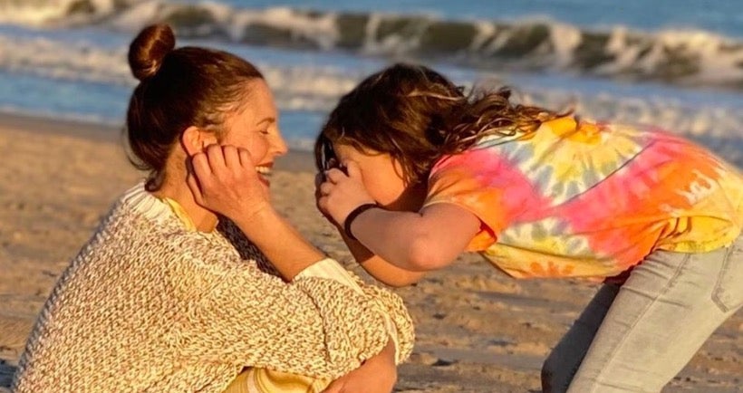 L'actrice Drew Barrymore photographiée (avec brio) par sa fille de 7 ans pour un magazine